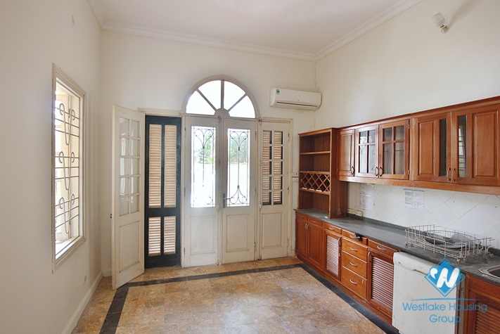 Lake view house for rent in Quang An street, Tay Ho district